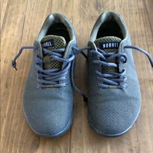 Men’s size 8 Nobulls